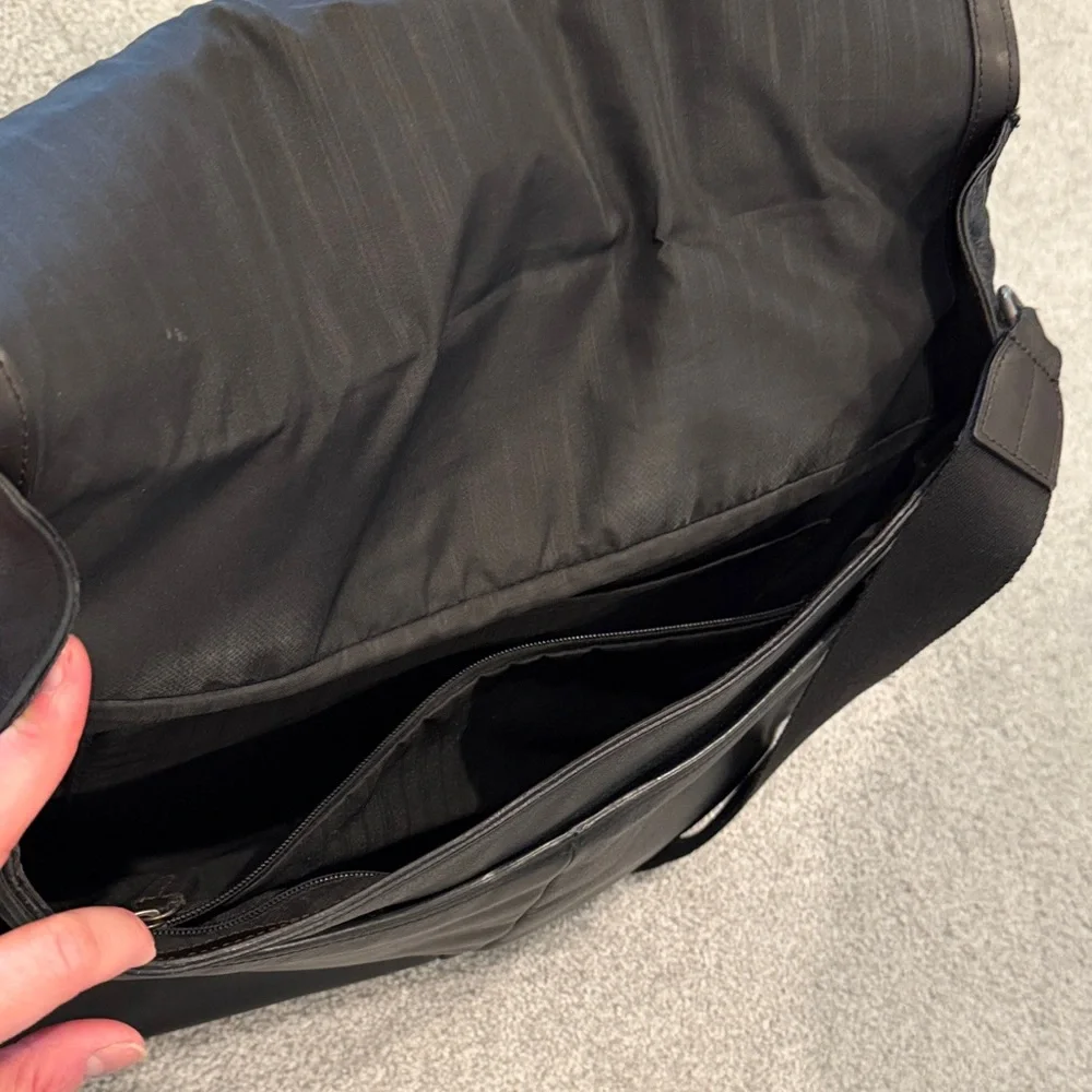 Tumi Black Leather Messenger Bag with Adjustable Strap